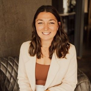 Meet your Posher, Steph